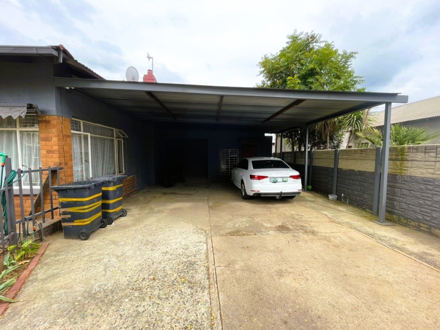 5 Bedroom Property for Sale in Glenvarloch Gauteng