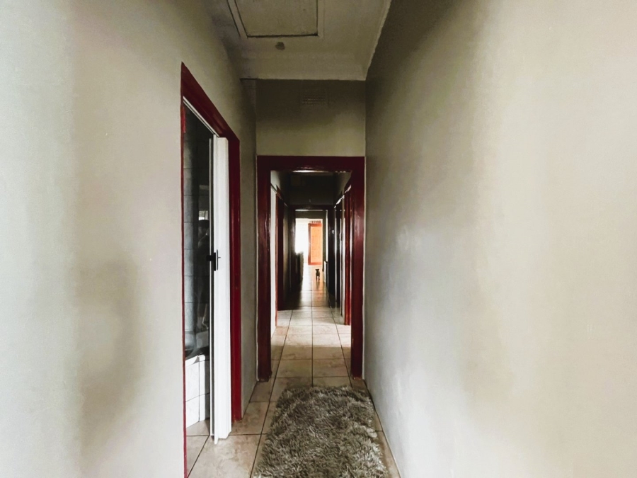 5 Bedroom Property for Sale in Glenvarloch Gauteng