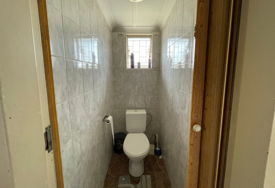 5 Bedroom Property for Sale in Glenvarloch Gauteng