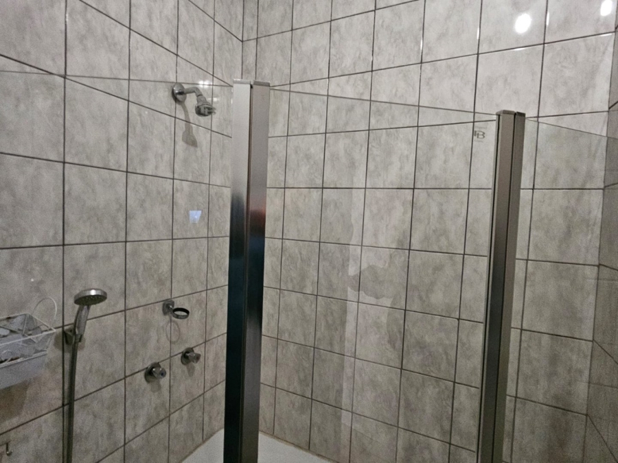 5 Bedroom Property for Sale in Glenvarloch Gauteng