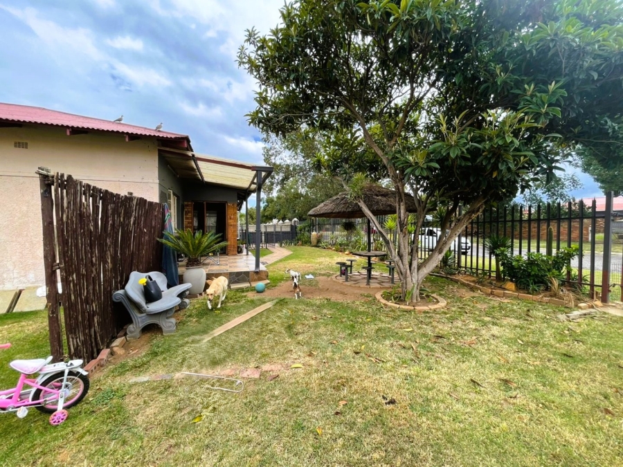 5 Bedroom Property for Sale in Glenvarloch Gauteng