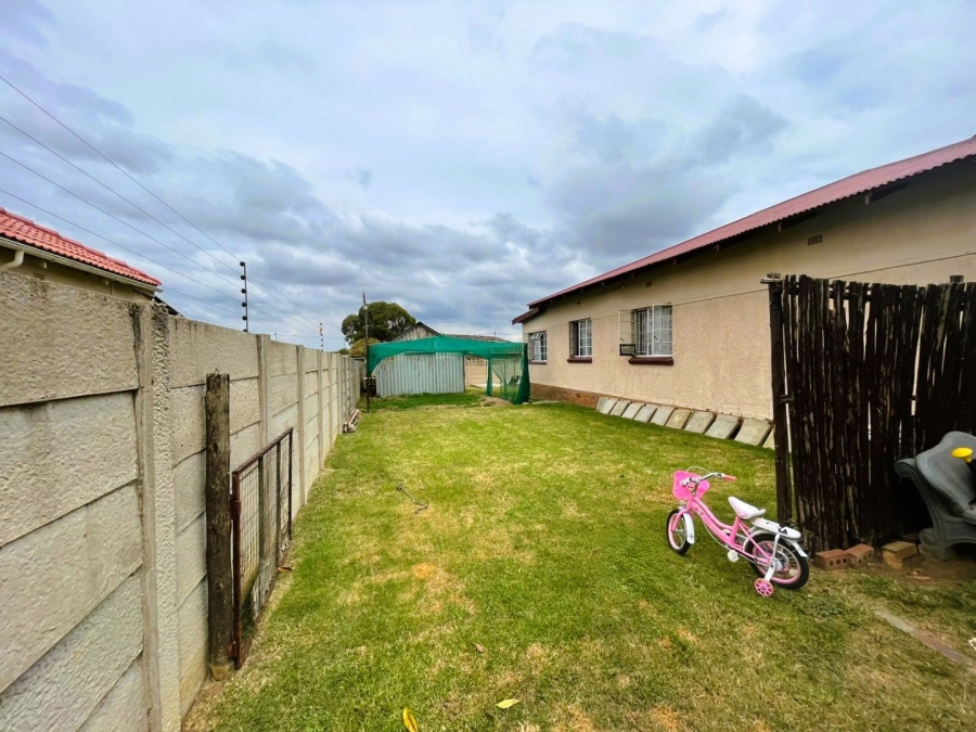 5 Bedroom Property for Sale in Glenvarloch Gauteng