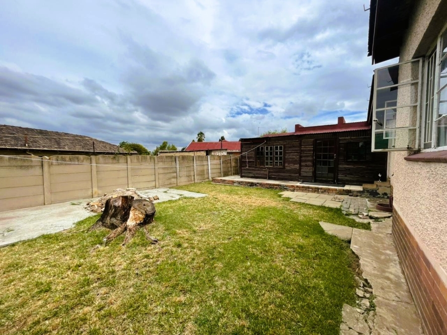 5 Bedroom Property for Sale in Glenvarloch Gauteng