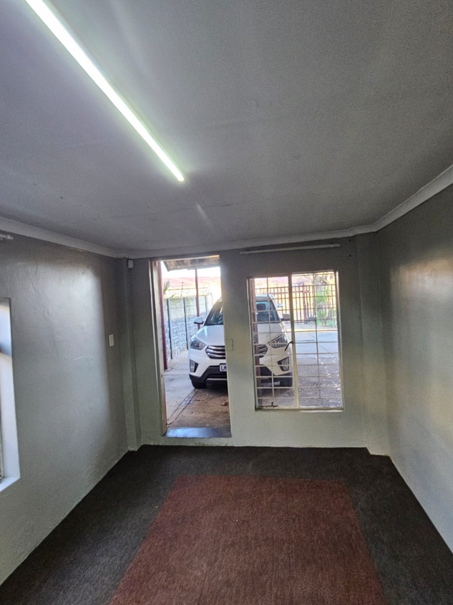 5 Bedroom Property for Sale in Glenvarloch Gauteng