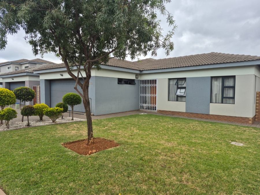 To Let 3 Bedroom Property for Rent in Thatchfield Ridge Gauteng