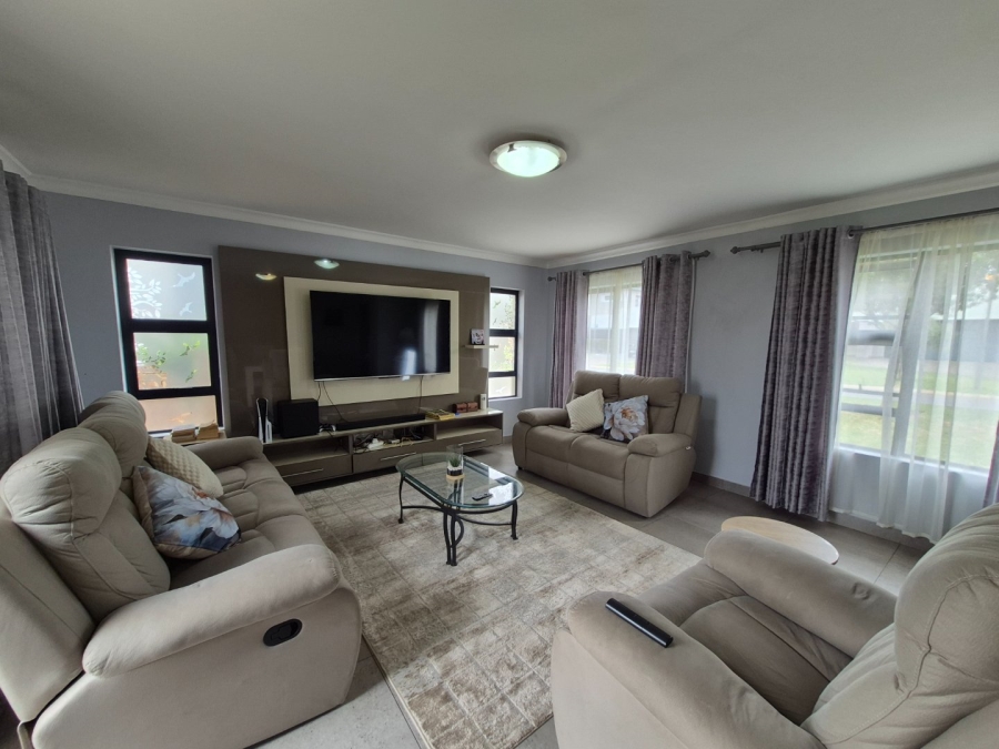 To Let 3 Bedroom Property for Rent in Thatchfield Ridge Gauteng