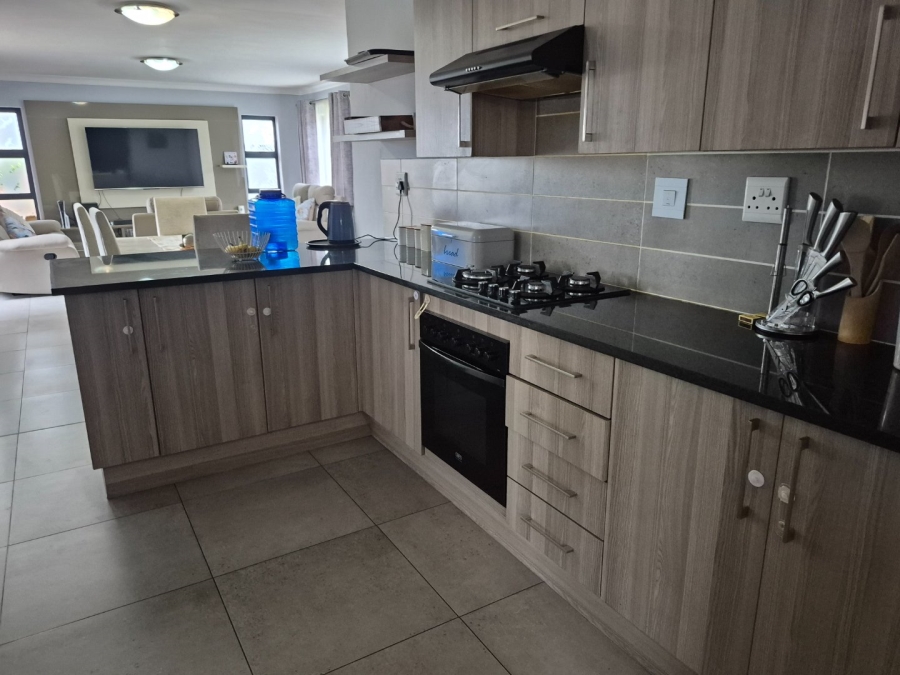 To Let 3 Bedroom Property for Rent in Thatchfield Ridge Gauteng