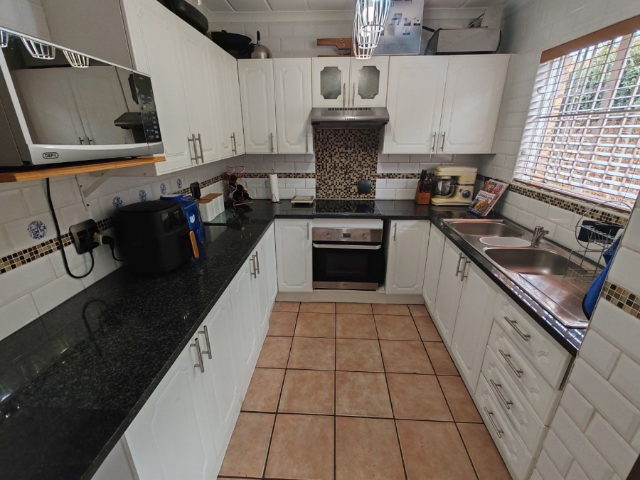 3 Bedroom Property for Sale in Magalieskruin Gauteng