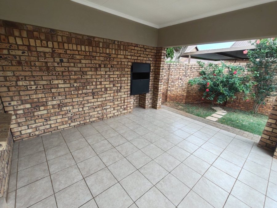 3 Bedroom Property for Sale in Annlin Gauteng