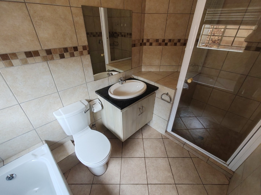 3 Bedroom Property for Sale in Annlin Gauteng