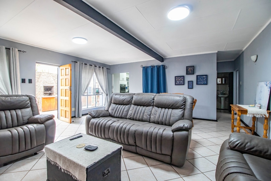 3 Bedroom Property for Sale in Bonaero Park Gauteng