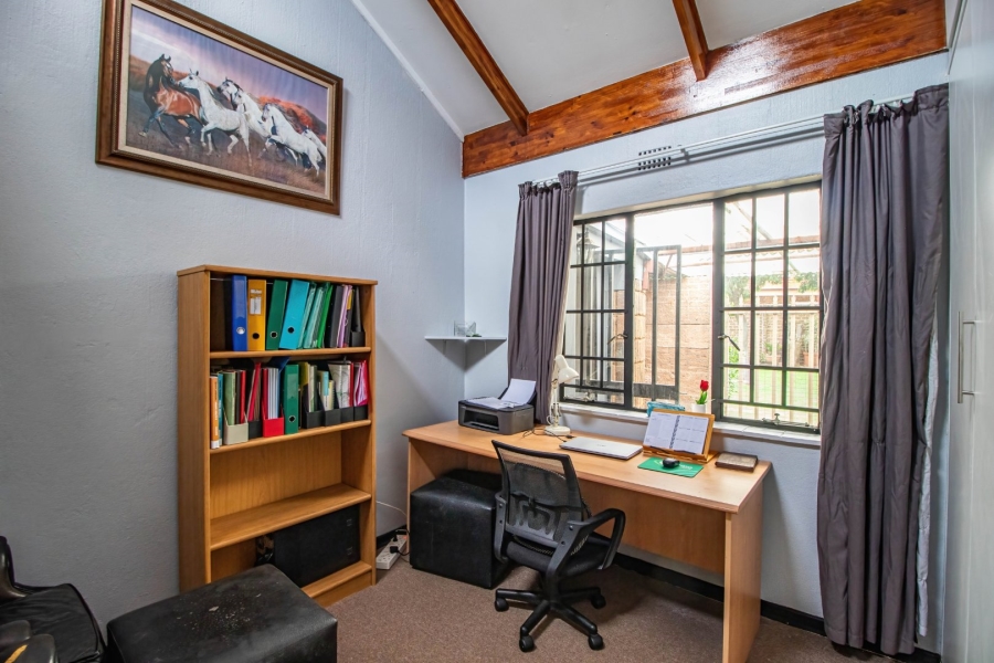 3 Bedroom Property for Sale in Bonaero Park Gauteng