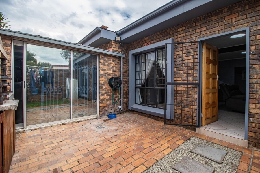 3 Bedroom Property for Sale in Bonaero Park Gauteng