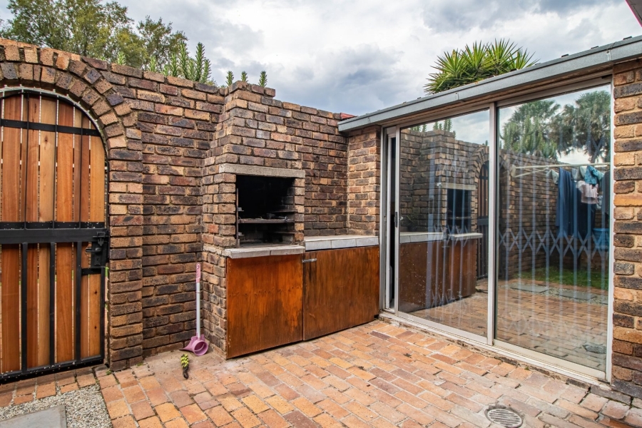 3 Bedroom Property for Sale in Bonaero Park Gauteng