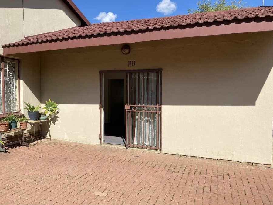To Let 1 Bedroom Property for Rent in Mulbarton Gauteng