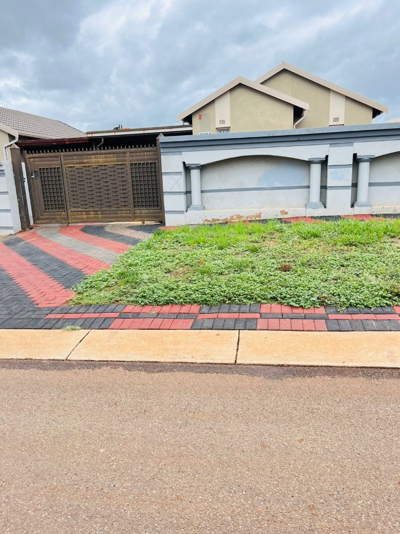 To Let 3 Bedroom Property for Rent in Rosslyn Gauteng