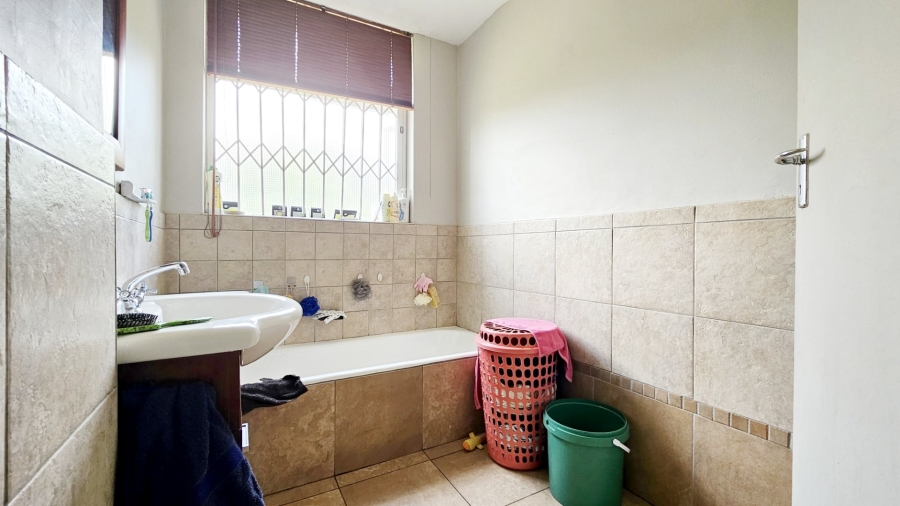 3 Bedroom Property for Sale in Three Rivers Proper Gauteng