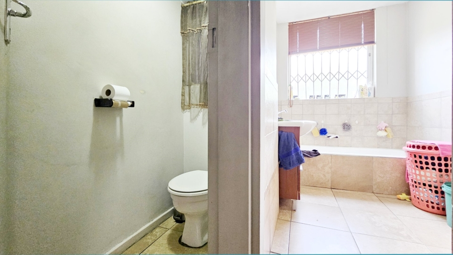 3 Bedroom Property for Sale in Three Rivers Proper Gauteng