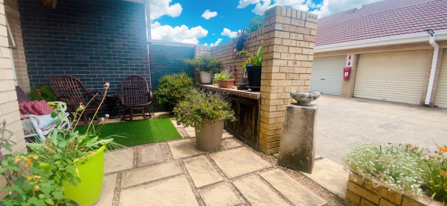 3 Bedroom Property for Sale in Three Rivers Proper Gauteng