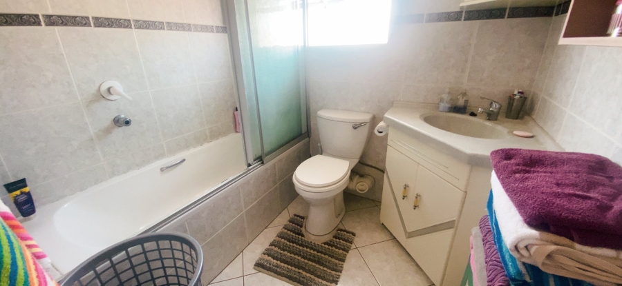 3 Bedroom Property for Sale in Three Rivers Proper Gauteng