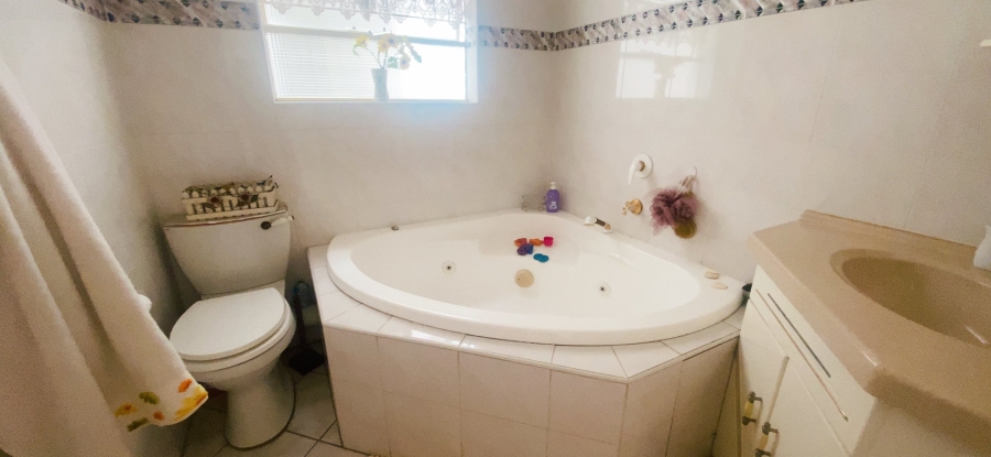 3 Bedroom Property for Sale in Three Rivers Proper Gauteng