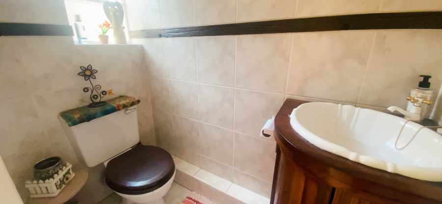 3 Bedroom Property for Sale in Three Rivers Proper Gauteng