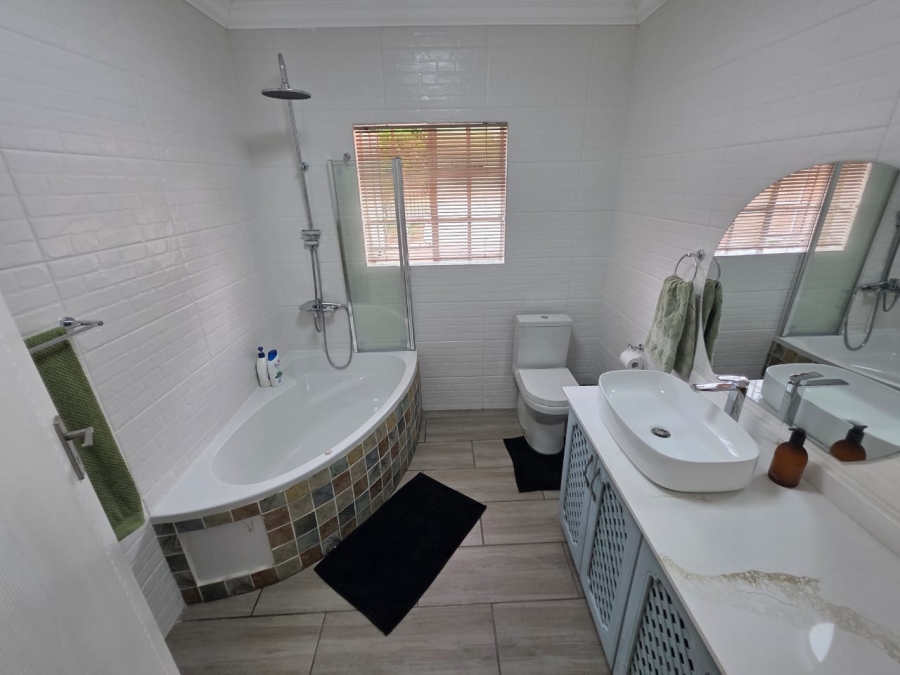 3 Bedroom Property for Sale in Three Rivers Proper Gauteng