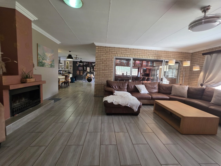 3 Bedroom Property for Sale in Three Rivers Proper Gauteng