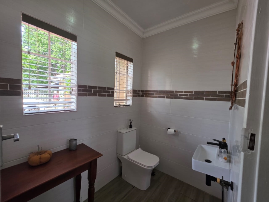 3 Bedroom Property for Sale in Three Rivers Proper Gauteng