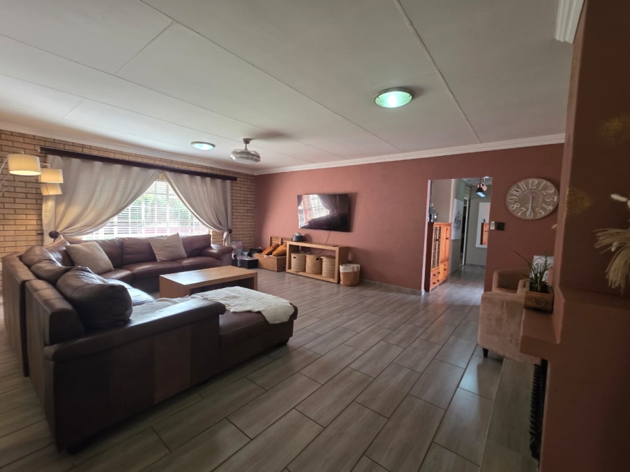 3 Bedroom Property for Sale in Three Rivers Proper Gauteng