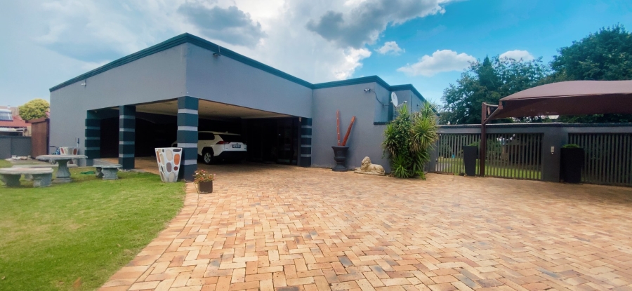4 Bedroom Property for Sale in Three Rivers East Gauteng