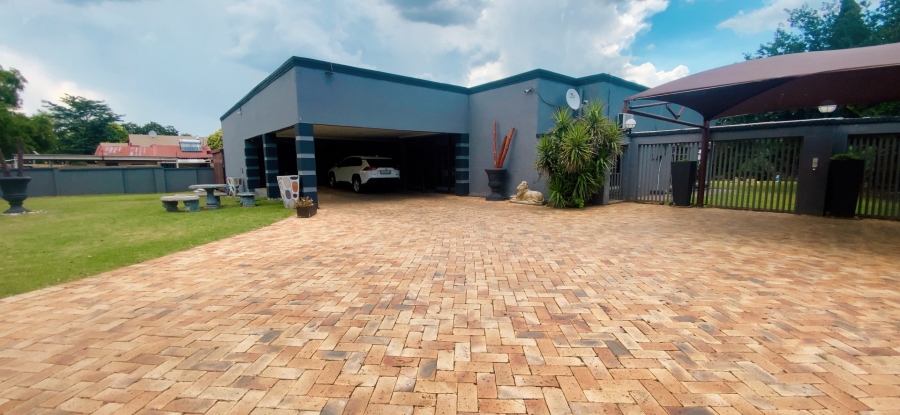 4 Bedroom Property for Sale in Three Rivers East Gauteng