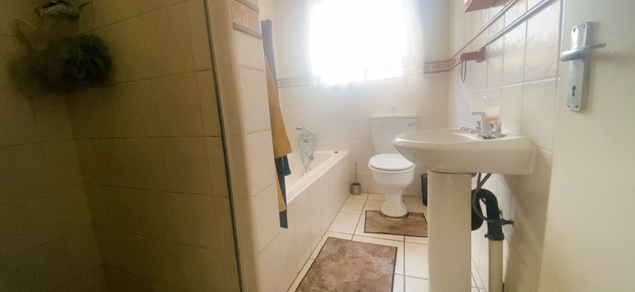  Bedroom Property for Sale in Three Rivers Gauteng