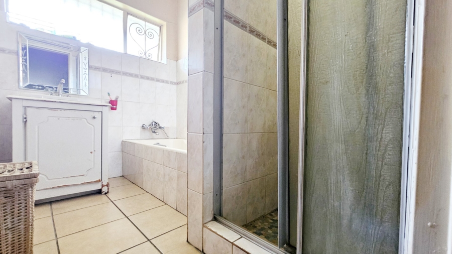 3 Bedroom Property for Sale in Three Rivers Proper Gauteng