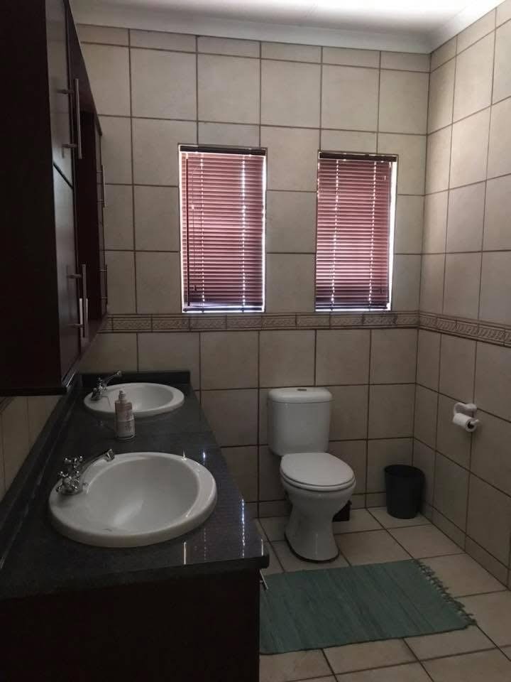 10 Bedroom Property for Sale in Three Rivers Proper Gauteng