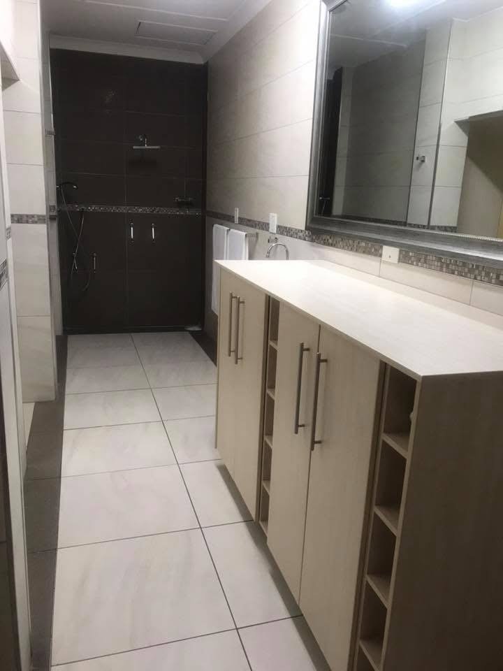 10 Bedroom Property for Sale in Three Rivers Proper Gauteng