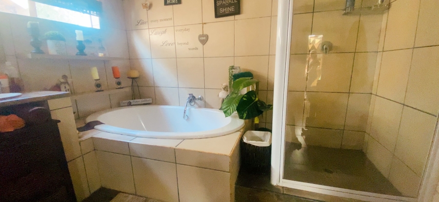 4 Bedroom Property for Sale in Three Rivers Gauteng