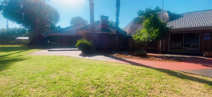 3 Bedroom Property for Sale in Three Rivers Proper Gauteng