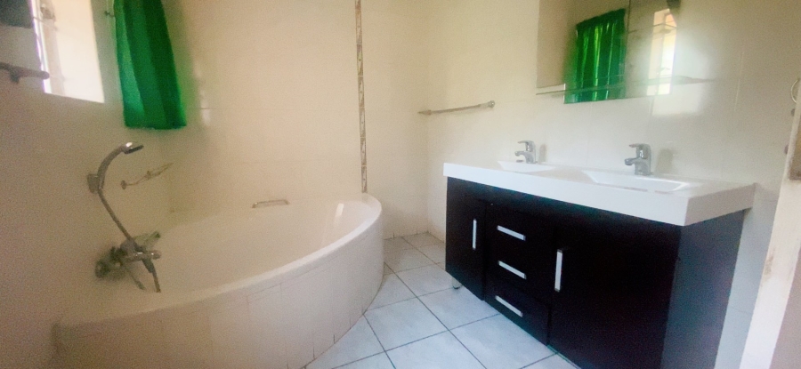 3 Bedroom Property for Sale in Three Rivers Proper Gauteng