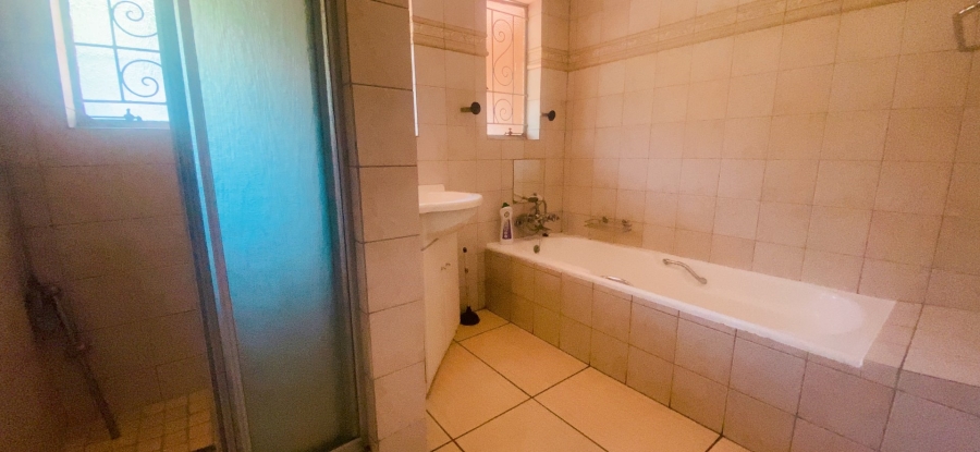 3 Bedroom Property for Sale in Three Rivers Proper Gauteng
