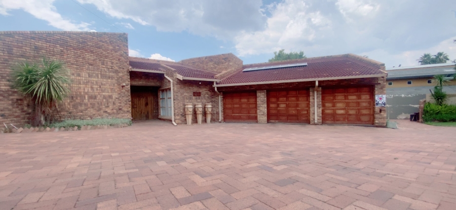 4 Bedroom Property for Sale in Three Rivers East Gauteng