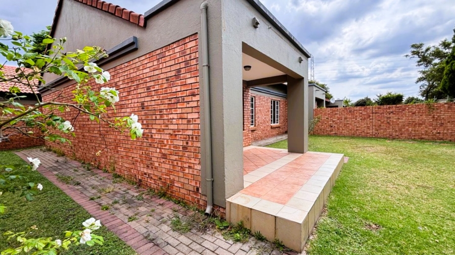 3 Bedroom Property for Sale in Eco Park Gauteng