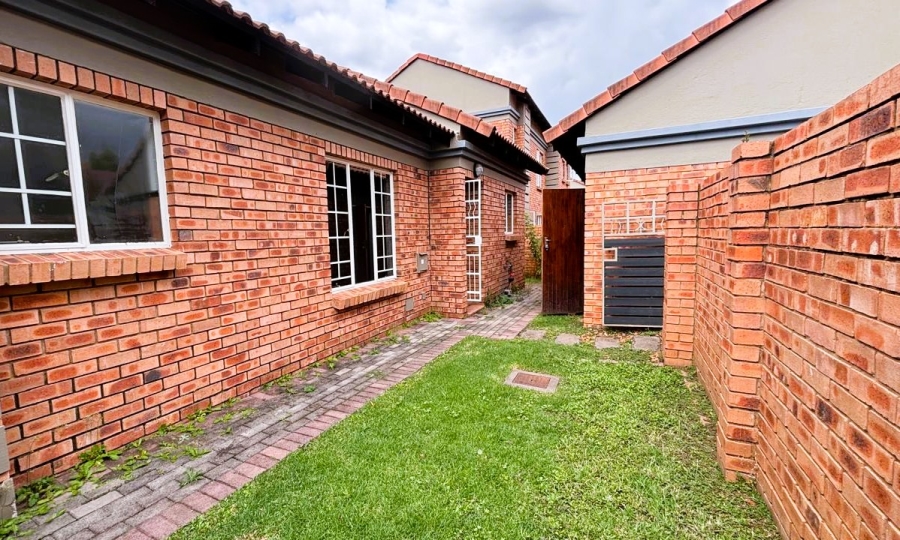 3 Bedroom Property for Sale in Eco Park Gauteng