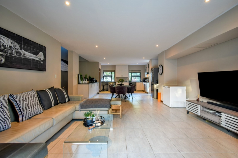 2 Bedroom Property for Sale in Lombardy Gauteng