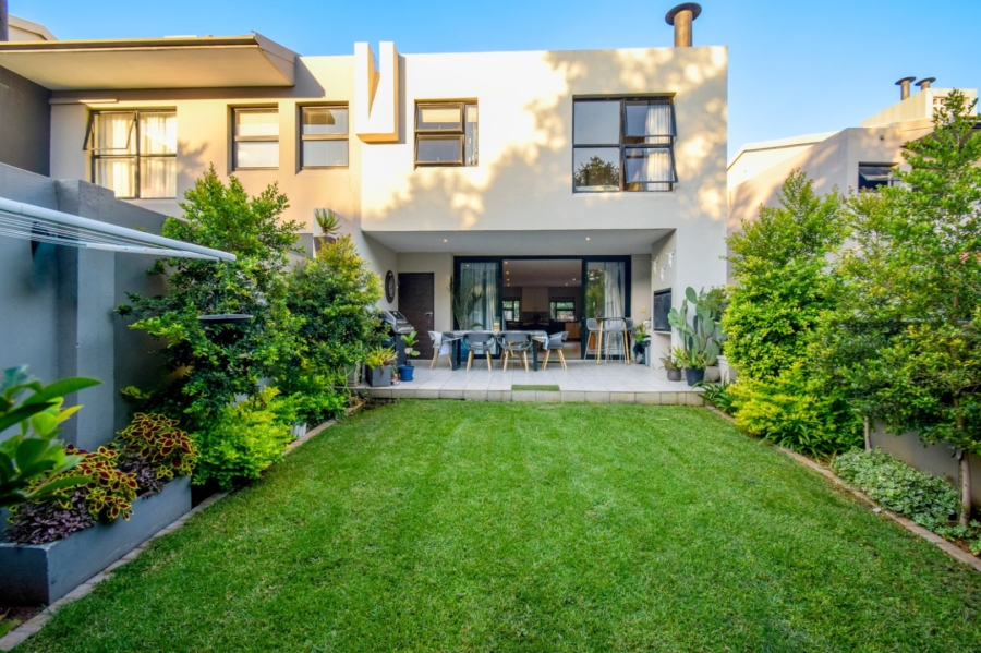 2 Bedroom Property for Sale in Lombardy Gauteng