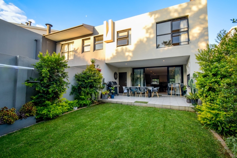 2 Bedroom Property for Sale in Lombardy Gauteng