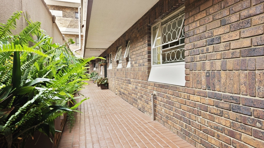 2 Bedroom Property for Sale in Three Rivers Proper Gauteng