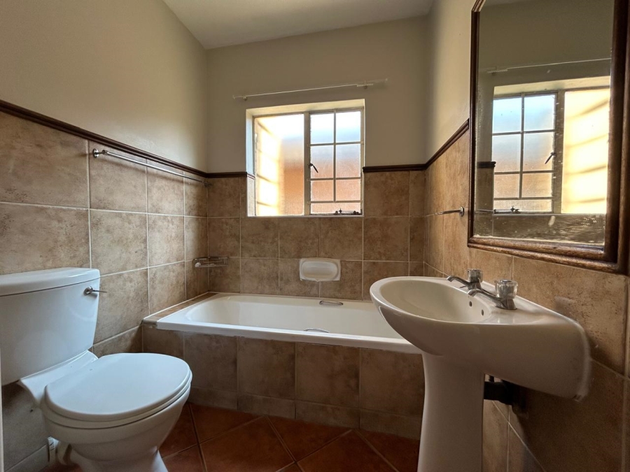  Bedroom Property for Sale in Eco Park Gauteng