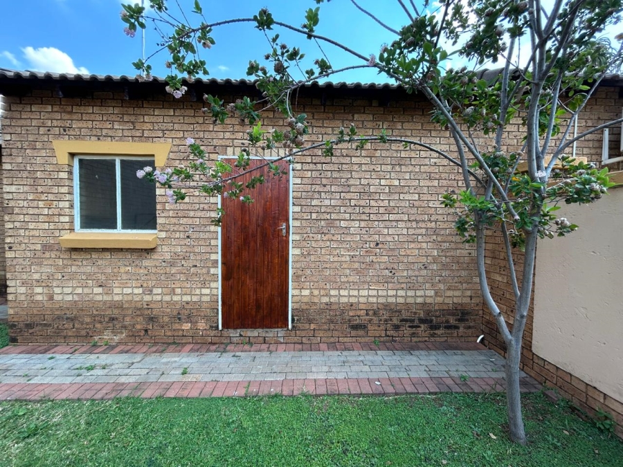  Bedroom Property for Sale in Eco Park Gauteng