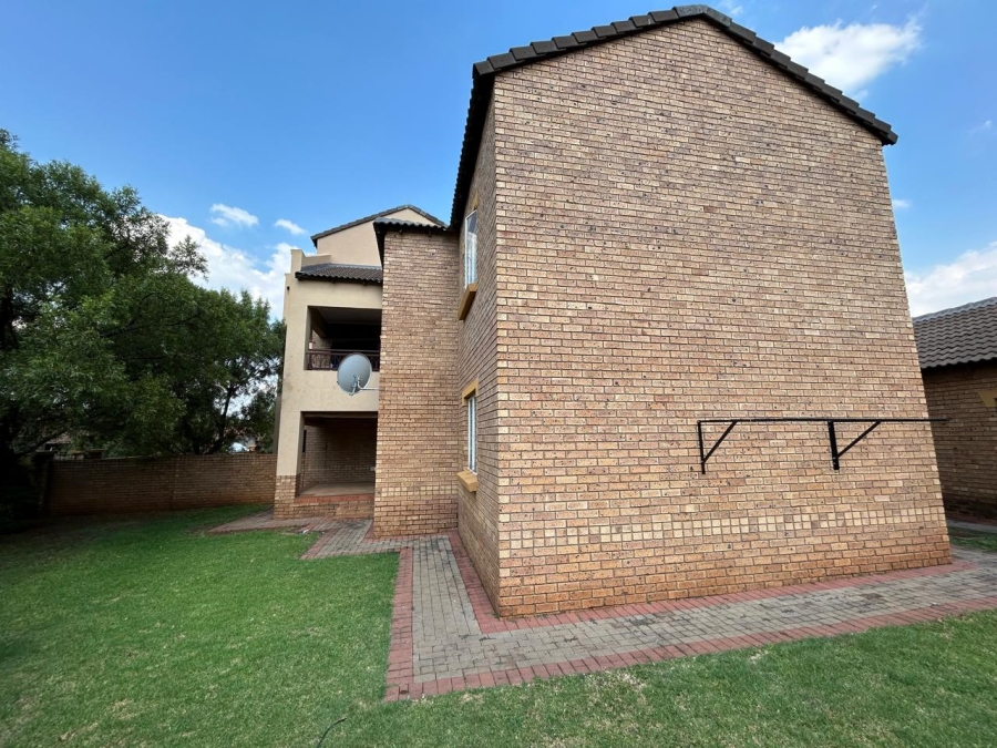  Bedroom Property for Sale in Eco Park Gauteng
